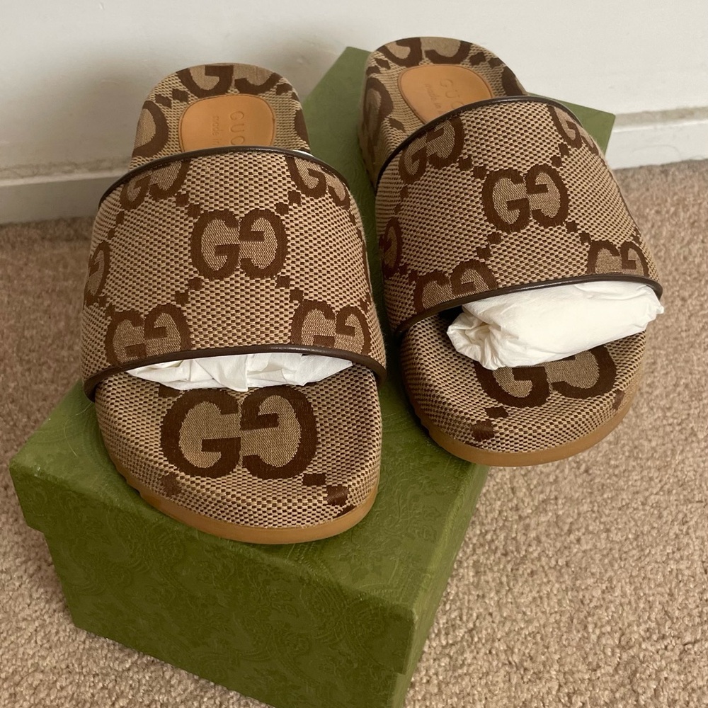 2022
Gucci GG Canvas Slide Sandal 'Camel Monogram'